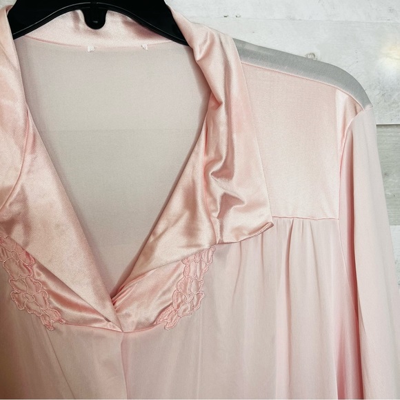Vintage Satin Dressing Gown - Picture 4 of 4